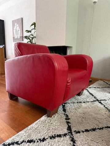 Rode leren fauteuil 84x84x74 (bxdxh)