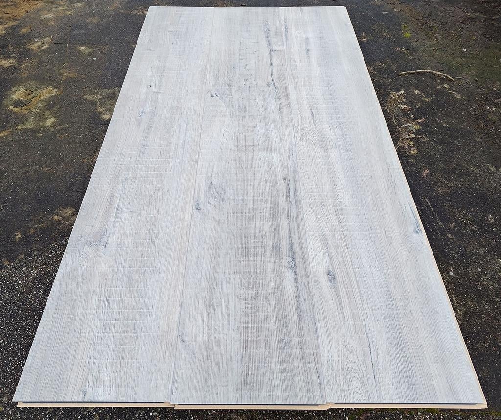 41m2 Doorleefd grijs eiken laminaat compleet. Opgestapeld., Ophalen, Zo goed als nieuw, 25 tot 50 m², Grijs