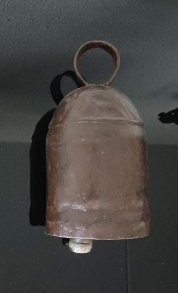 Grote metalen bel  beschikbaar voor biedingen