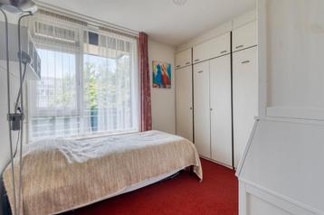 Bed met onderbed! Dubbel pret beschikbaar voor biedingen