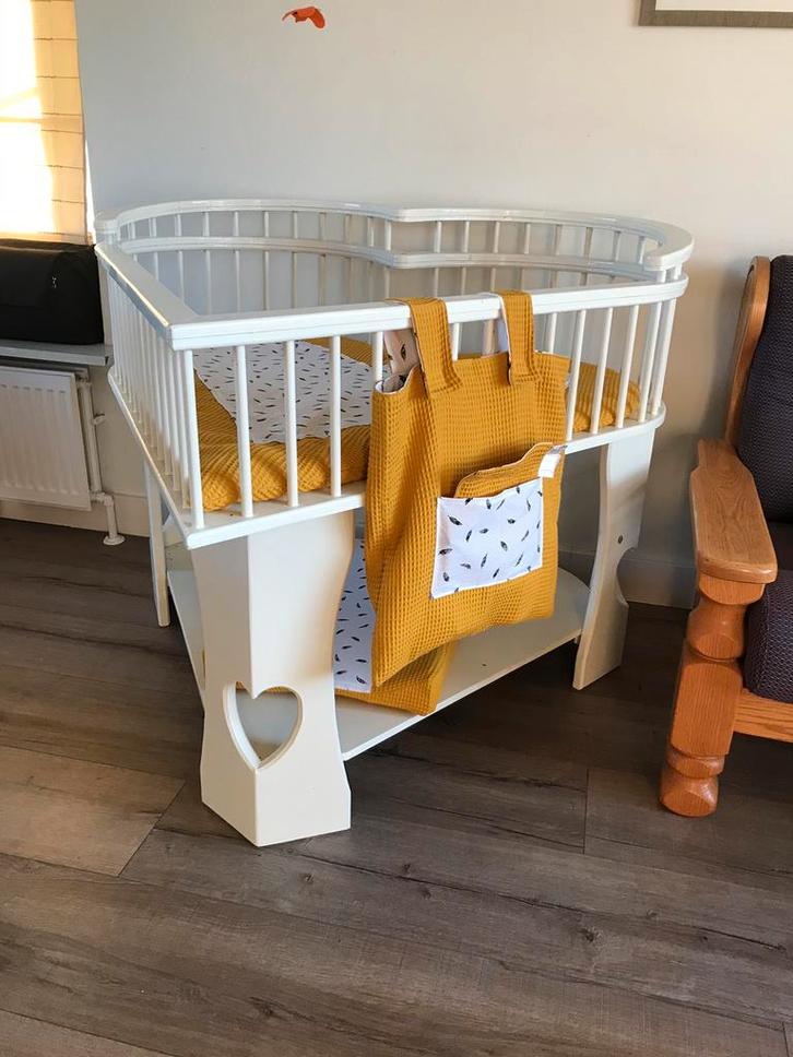 Unieke handgemaakte tweeling wieg/box, Kinderen en Baby's, Babywiegjes en Ledikanten, Zo goed als nieuw, Wieg, Ophalen