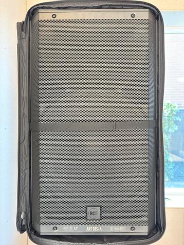 2x RCF ART 935-A incl speaker hoes beschikbaar voor biedingen
