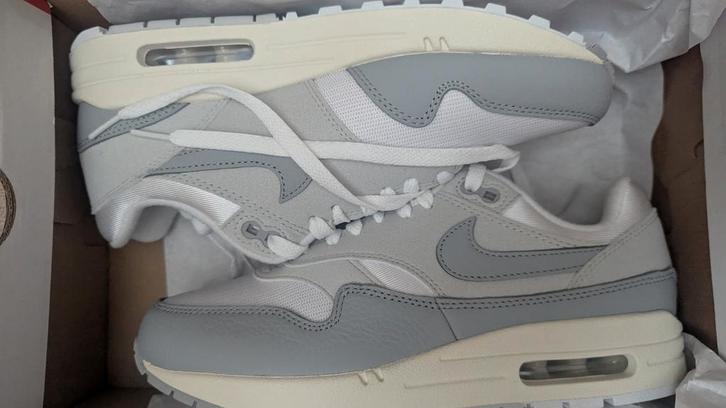 Nike Air Max 1 '87 Pure Platinum Smoke Grey, Kleding | Heren, Schoenen, Nieuw, Sneakers of Gympen, Overige kleuren, Ophalen of Verzenden