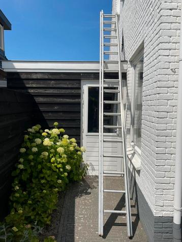 Petry Opsteekladder 218 (recht) beschikbaar voor biedingen