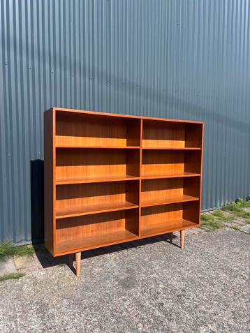 Vintage kast boekenkast beschikbaar voor biedingen