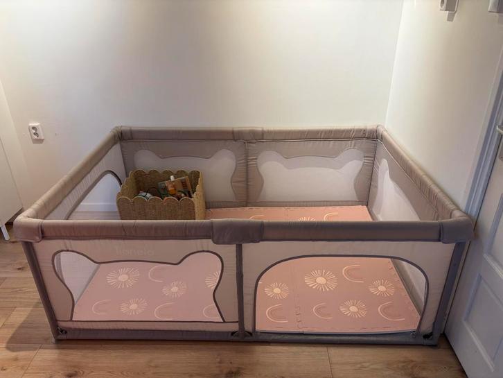 Lionelo grondbox met bijpassende foam puzzelmat, Kinderen en Baby's, Boxen, Zo goed als nieuw, Rechthoekig, Boxkleed, Ophalen of Verzenden