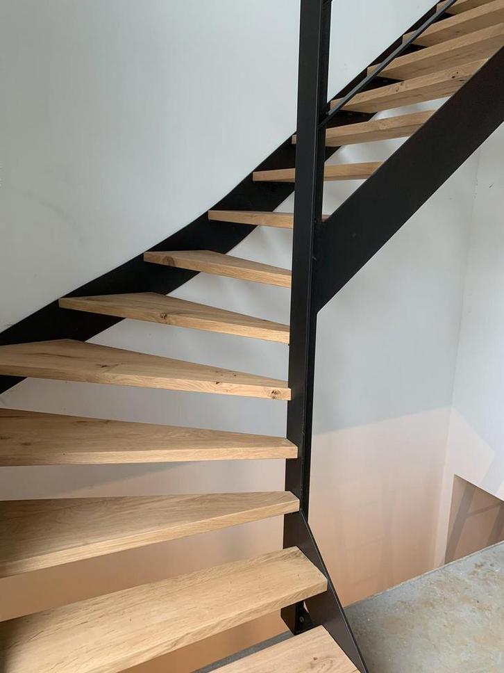 Nieuwe "Industriele" Stalen Trap op maat met Houten treden, Doe-het-zelf en Verbouw, Ladders en Trappen, Nieuw, Trap, 2 tot 4 meter