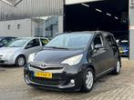 Toyota Verso-S 1.3 VVT-i APK/AIRCO/CRUISE/CAMERA/NAP, Auto's, Toyota, 47 €/maand, Origineel Nederlands, Te koop, 5 stoelen