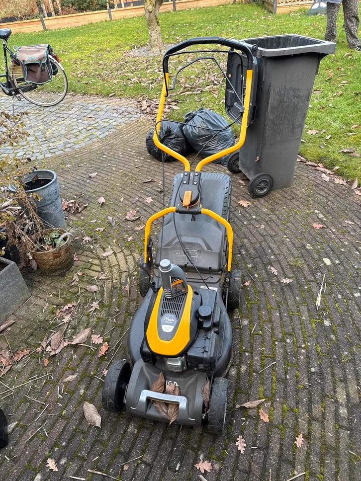 Stiga Benzine Grasmaaier - zgan 2 jr oud, Tuin en Terras, Grasmaaiers, Gebruikt, Benzine-grasmaaier, 40 t/m 49 cm, Cirkelmaaier