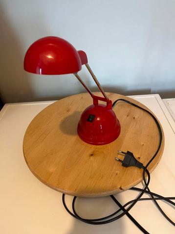 Ikea Rode bureaulamp - Stijlvol en functioneel! beschikbaar voor biedingen