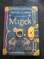 Angie Sage - Magiek, Boeken, Angie Sage, Ophalen of Verzenden, Zo goed als nieuw