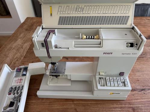 Naaimachine Pfaff Tipmatic 1051, Hobby en Vrije tijd, Naaimachines en Toebehoren, Gebruikt, Naaimachine, Pfaff, Ophalen