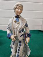beeld man in pak blauw wit japans, Ophalen of Verzenden