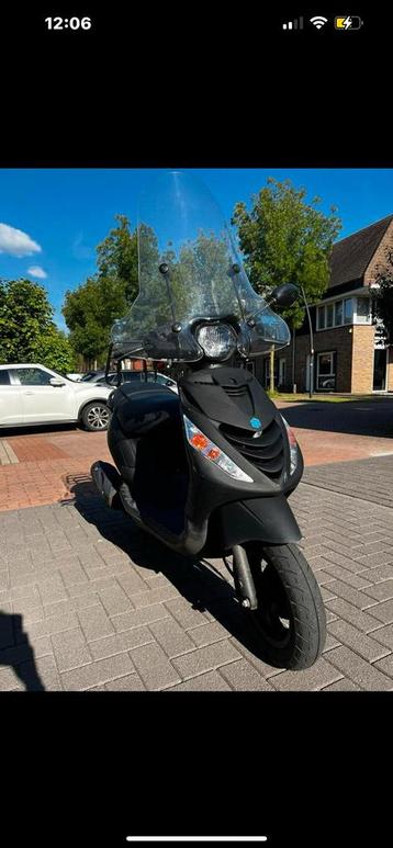 Piaggo Zip met orginele SP kappenset beschikbaar voor biedingen