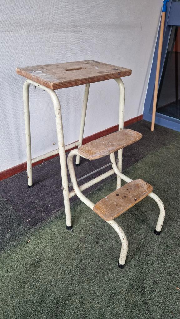 Vintage Keukentrapje, Huis en Inrichting, Stoelen, Gebruikt, Eén, Hout, Metaal, Wit, Ophalen of Verzenden