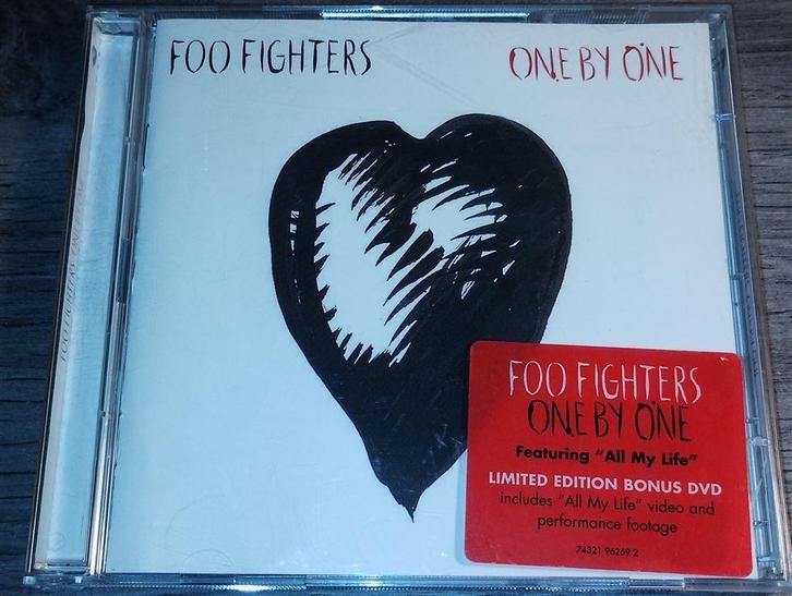 Foo Fighters - One By One [+DVD], Cd's en Dvd's, Cd's | Rock, Zo goed als nieuw, Poprock, Ophalen of Verzenden