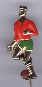 Voetballer koperkleurig speldje ( Y_033 ), Verzenden, Zo goed als nieuw, Sport, Speldje of Pin
