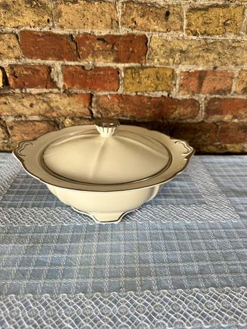 Vintage Felda Rhon + deksel –wit zilver & Co Amsterdam beschikbaar voor biedingen