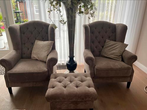 2 Oorfauteuils taupe met hocker van brocante opkamer, Huis en Inrichting, Fauteuils, Stof, Ophalen of Verzenden