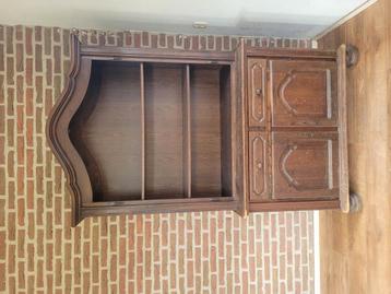 Oude kast beschikbaar voor biedingen