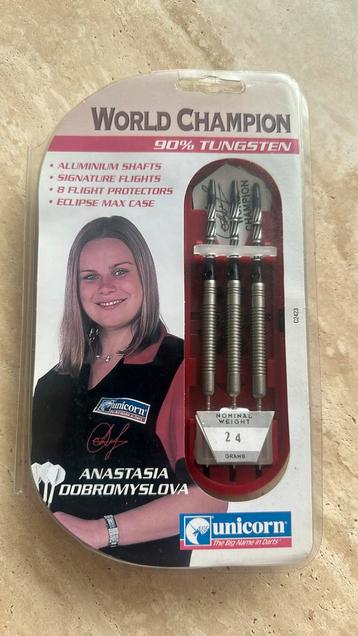 Unicorn Anastasia Dobromyslova darts beschikbaar voor biedingen