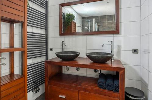 Badkamermeubel en hoge bruine wandkast, Huis en Inrichting, Badkamer | Badkamermeubels, (Half)hoge kast, 25 tot 50 cm, Ophalen of Verzenden