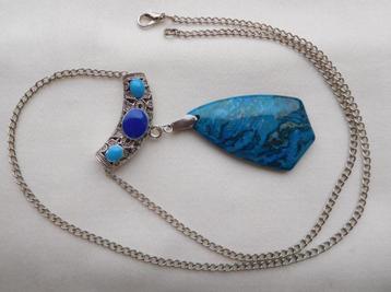 Blauwe agaat kettinghanger (M36790) beschikbaar voor biedingen