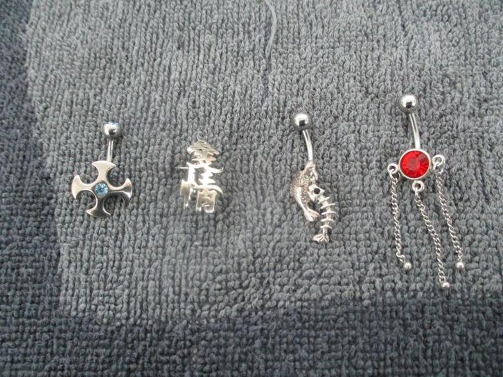 4 Zilveren navel piercings, zo goed als nieuw 925 zilver, Sieraden, Tassen en Uiterlijk, Piercings, Zo goed als nieuw, Navelpiercing