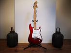 Fender Squier Stratocaster Electrische Gitaar met standaard, Muziek en Instrumenten, Snaarinstrumenten | Gitaren | Elektrisch
