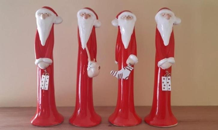 4 kerstmannen van keramiek, decoratief Kerst, Diversen, Kerst, Zo goed als nieuw, Ophalen of Verzenden