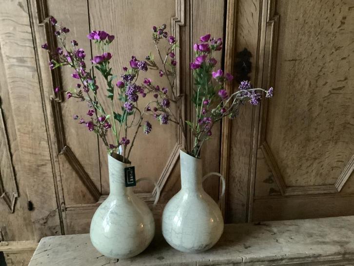 NIEUW set van 2 metalen kruiken met mooie kunstbloemen, Huis en Inrichting, Woonaccessoires | Vazen, Nieuw, Ophalen of Verzenden