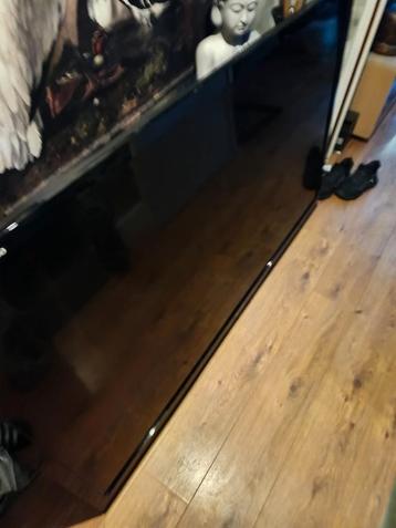 Sharp 70" smart tv beschikbaar voor biedingen