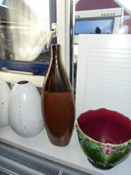 bruine vaas plus twee witte, Huis en Inrichting, Woonaccessoires | Vazen, Overige materialen, Overige kleuren, 50 tot 75 cm, Ophalen of Verzenden