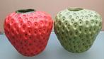 Aardbeien Vaasjes - Set van 2, Huis en Inrichting, Woonaccessoires | Vazen, Overige kleuren, Aardewerk of Porselein, Ophalen of Verzenden