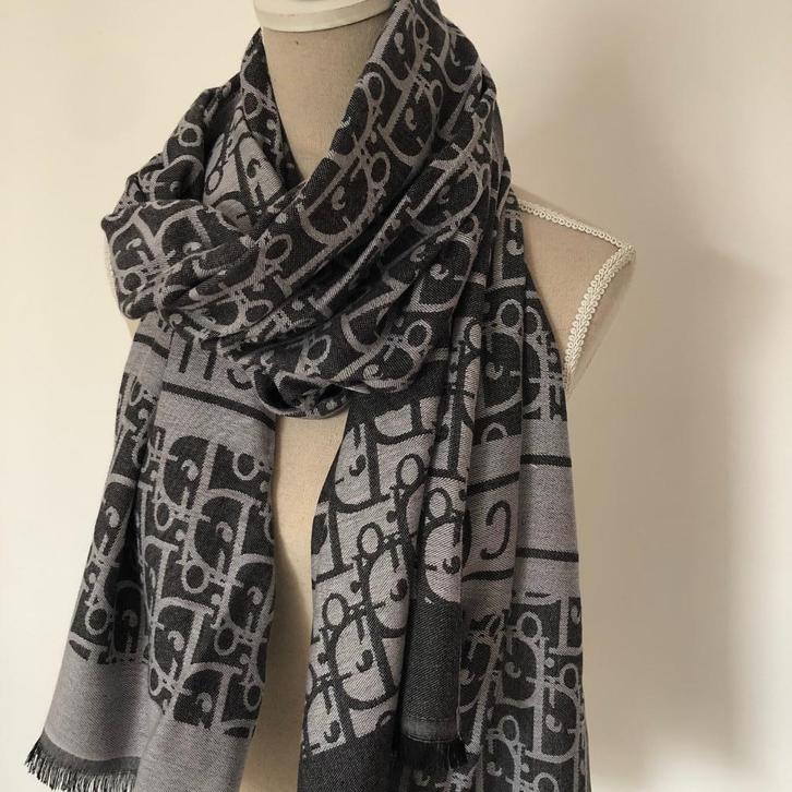 Christian DIOR NIEUW lange sjaal / omslagdoek logo ORIGINEEL, Kleding | Dames, Mutsen, Sjaals en Handschoenen, Nieuw, Sjaal, Maat 46/48 (XL) of groter