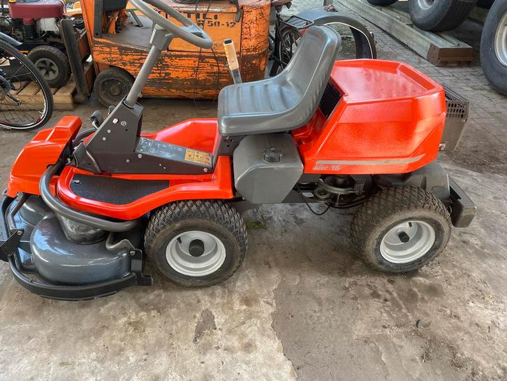 Husqvarna Rider 16 Zitmaaier, Tuin en Terras, Zitmaaiers, Zo goed als nieuw, 90 tot 120 cm, Elektrische starter, Mulchfunctie