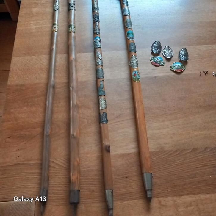 4 Wandelstokken met Souvenirs, Antiek en Kunst, Antiek | Overige Antiek, Ophalen of Verzenden