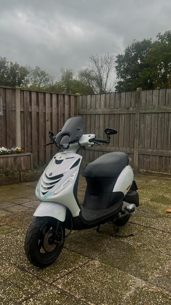 Piaggio Zip 50cc 4T, Fietsen en Brommers, Scooters | Piaggio, Zo goed als nieuw, Zip, Maximaal 45 km/u, Benzine, Ophalen