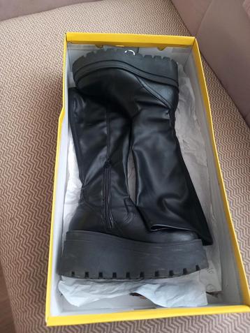 Leren platealaarzen van Buffalo  beschikbaar voor biedingen