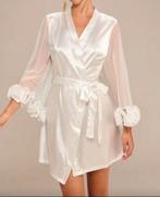 Ivoorkleurige satijnen bridal kimono met transparante mouwen, Kleding | Dames, Pyjama's, Ophalen of Verzenden, Zo goed als nieuw