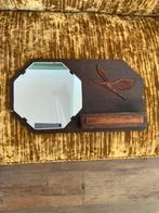 Een oude spiegel v. hout met kammenbakje. 49 x 27 Kraanvogel, Antiek en Kunst, Ophalen of Verzenden, Overige vormen, Minder dan 50 cm