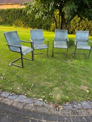 4 leren eetkamer stoelen beschikbaar voor biedingen