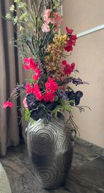 Opgemaakte grote vazen met zijdebloemen, Huis en Inrichting, Overige materialen, Ophalen of Verzenden, Zo goed als nieuw, 75 cm of meer