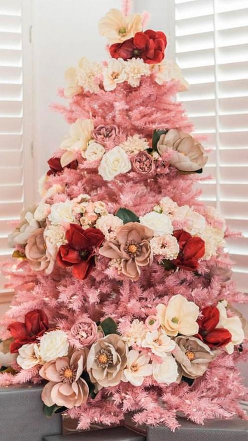 Kerstboom roze met verlichting en zijdebloemen, Diversen, Kerst, Zo goed als nieuw, Ophalen