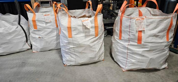 Brandhout nog 2  kuup gezaagd hardhout 25cm lengte blokken, Tuin en Terras, Haardhout, Blokken, Overige houtsoorten, 3 tot 6 m³