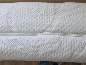 Matras van merk Ubica, hoge kwaliteit. 90x200. Wasbare tijk. beschikbaar voor biedingen