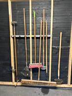 Partij tuingereedschap/ bezems /schoffels / ophangsysteem, Ophalen, Gebruikt, Bezem