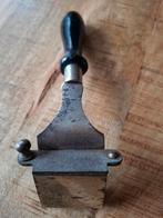 Klederdracht glans of boorden strijkijzer uit 1880, Antiek en Kunst, Antiek | Kleding en Accessoires, Ophalen of Verzenden