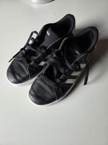 Adidas Sneakers - Zo goed als nieuw! beschikbaar voor biedingen