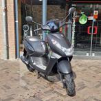 Peugeot Kisbee Black Edition, Scooter, Geel Kenteken, 49CC,, Flex Ltd., Zo goed als nieuw, https://flex.com/contact-us, Nobelstraat 10, 5807 GA Oostrum